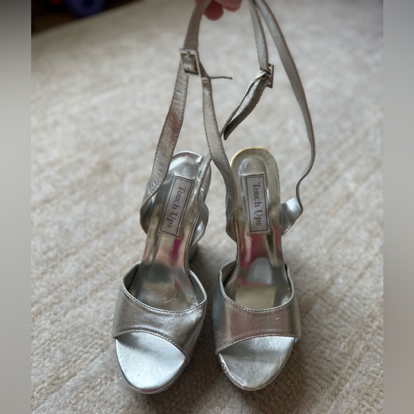 Touch Ups Silver Wedges Heels Dress Sandal Size 6 Formal Wedding Homecoming - Picture 1 of 10